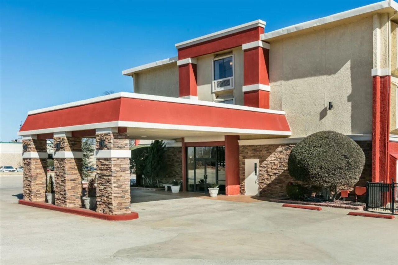 Ramada By Wyndham Oklahoma City Airport North Exterior foto